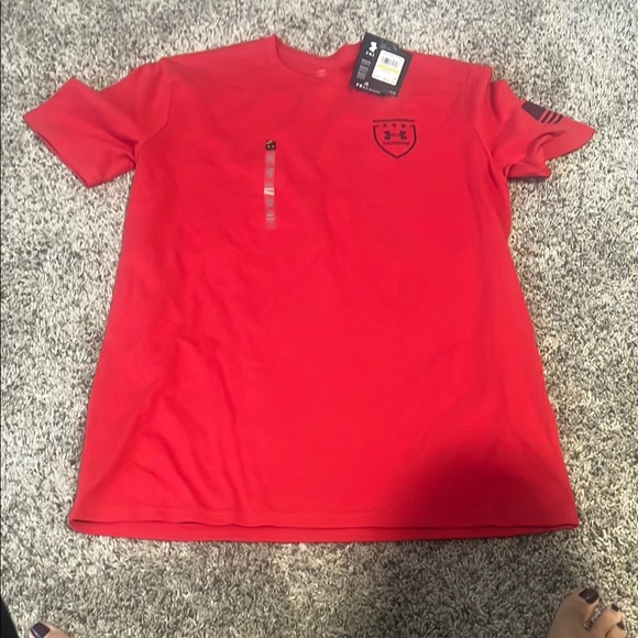Under Armour Red Short Sleeve Performance Tee - Picture 1 of 3